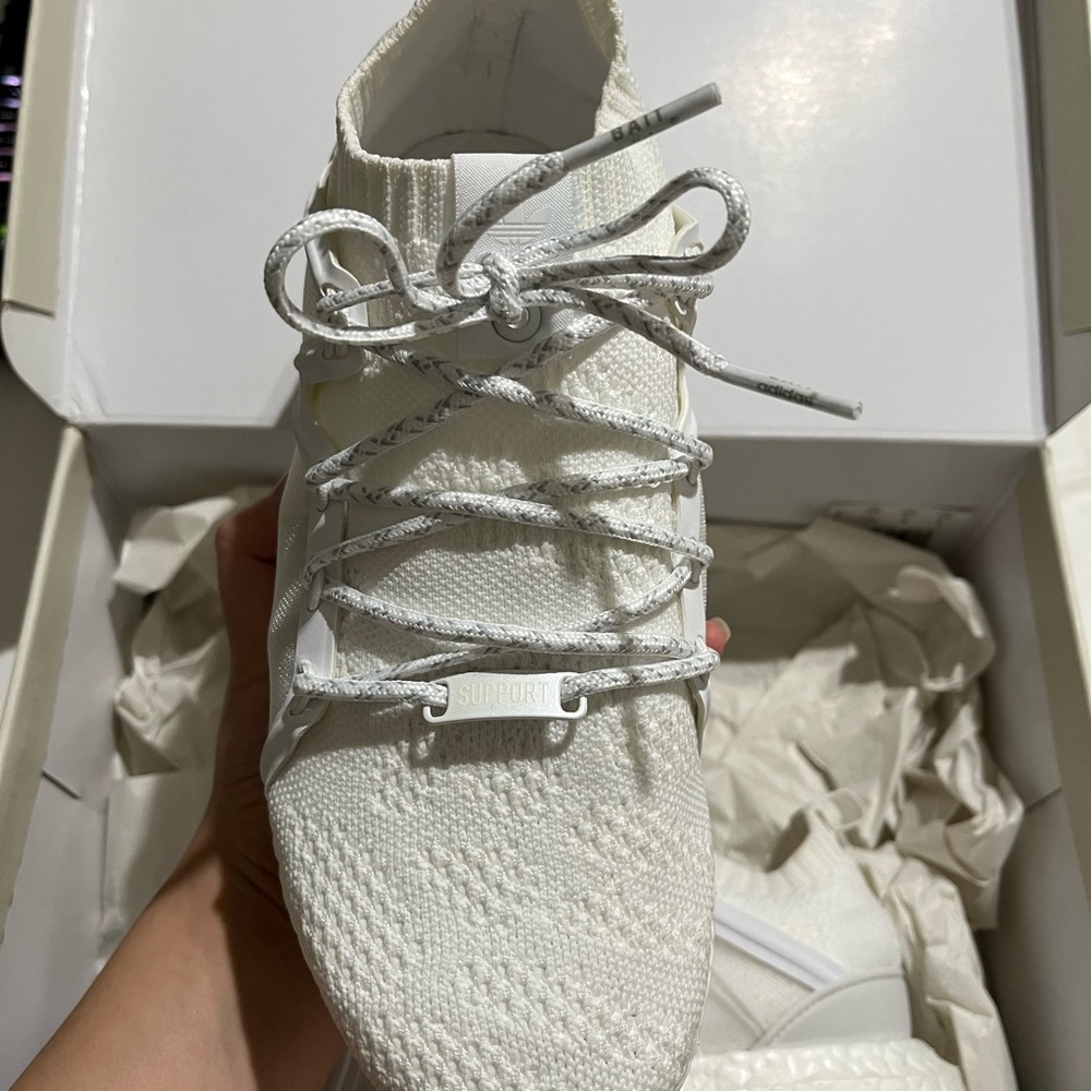 Adidas - Picture 2 of 4